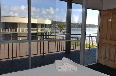 Hilton Beachfront Motel - South Australia Travel 0