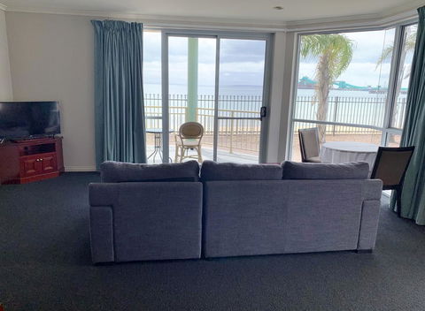 Hilton Beachfront Motel - South Australia Travel 7