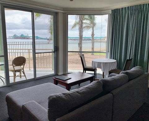 Hilton Beachfront Motel - South Australia Travel 15