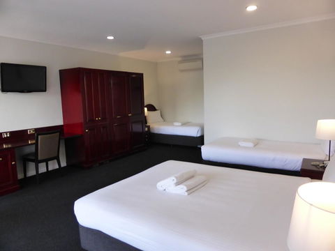 Hilton Beachfront Motel - South Australia Travel 35
