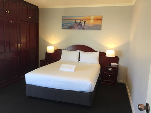 Hilton Beachfront Motel - South Australia Travel 8