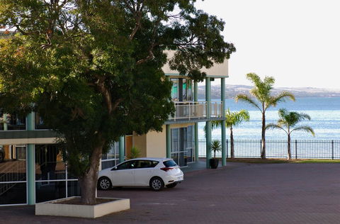 Hilton Beachfront Motel - South Australia Travel 42