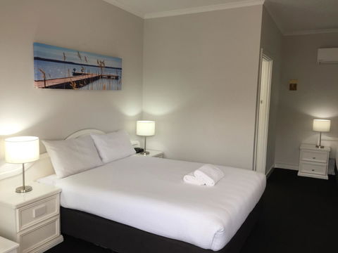Hilton Beachfront Motel - South Australia Travel 5