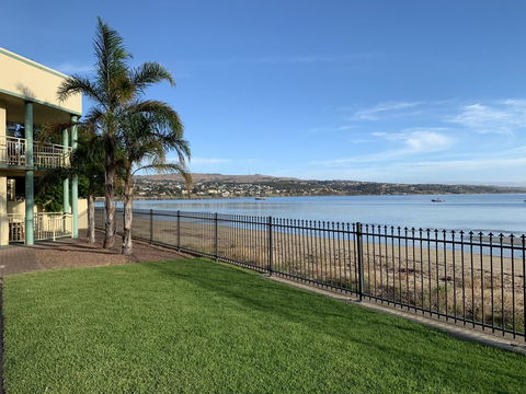 Hilton Beachfront Motel - South Australia Travel 4