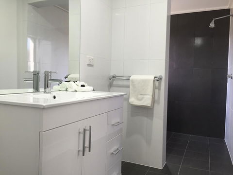 Hilton Beachfront Motel - South Australia Travel 37