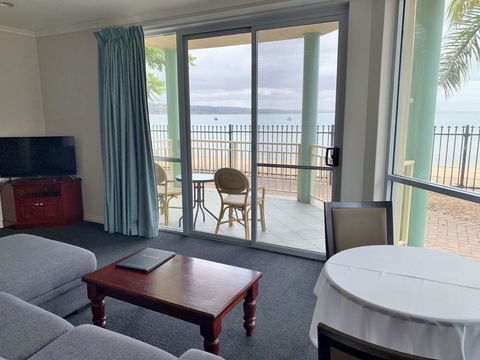 Hilton Beachfront Motel - South Australia Travel 3