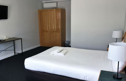 Hilton Beachfront Motel - South Australia Travel 26