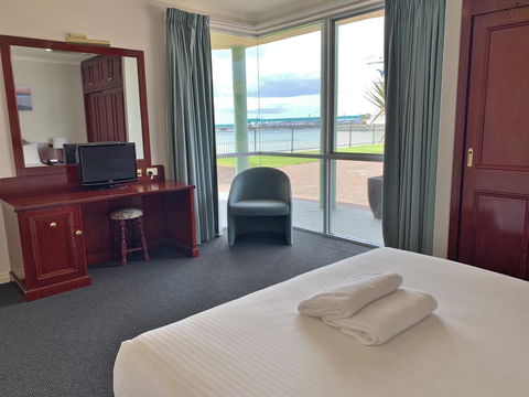 Hilton Beachfront Motel - South Australia Travel 14
