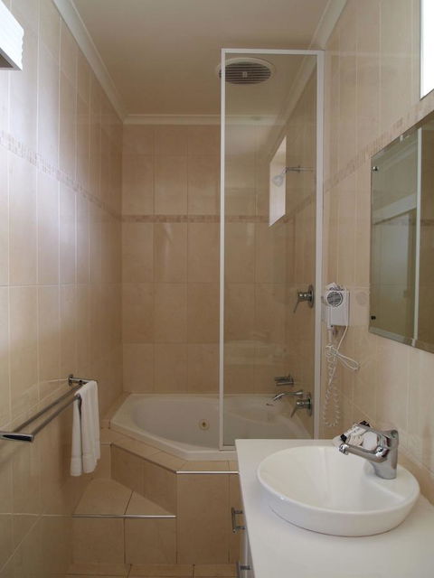 Hilton Beachfront Motel - South Australia Travel 44