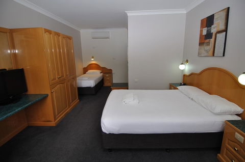 Hilton Beachfront Motel - South Australia Travel 36