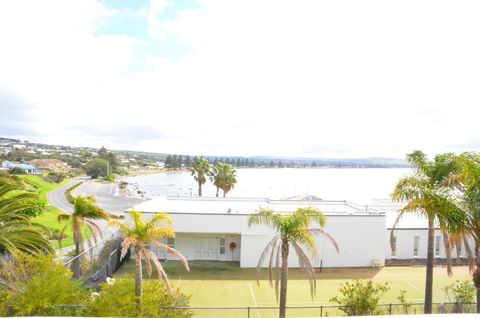 The Bluff Resort Apartments - South Australia Travel 26