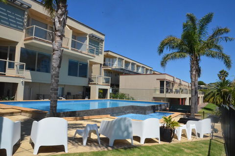 The Bluff Resort Apartments - South Australia Travel 0