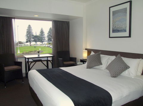 Nightcap At Hotel Victor - South Australia Travel 17