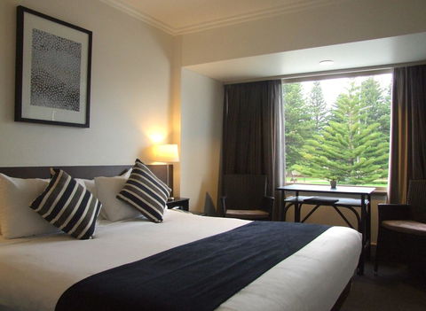Nightcap At Hotel Victor - South Australia Travel 14