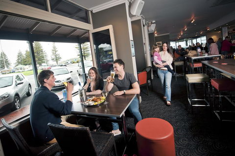 Nightcap At Hotel Victor - South Australia Travel 21