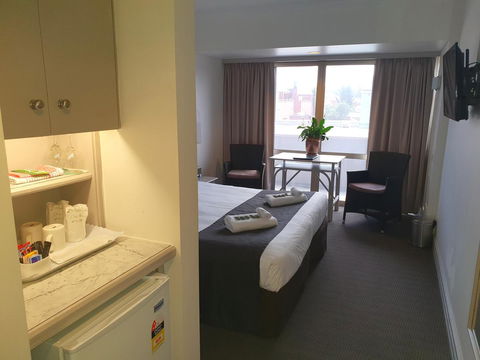 Nightcap At Hotel Victor - South Australia Travel 6
