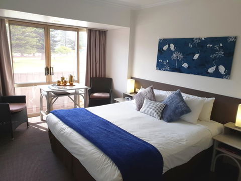Nightcap At Hotel Victor - South Australia Travel 13