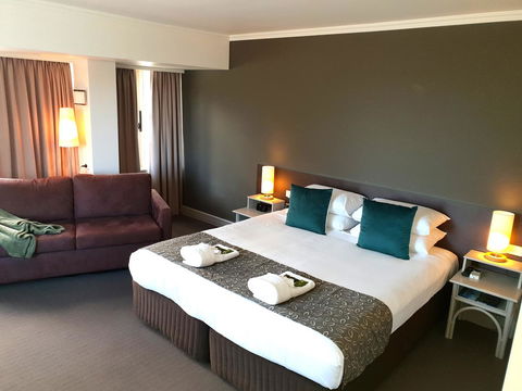 Nightcap At Hotel Victor - South Australia Travel 11