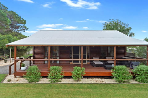 The Log Cabin - 47 Jetty Road - South Australia Travel 0