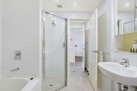 Beachside Luxury & Comfort, Ocean Views In Glenelg - South Australia Travel 18