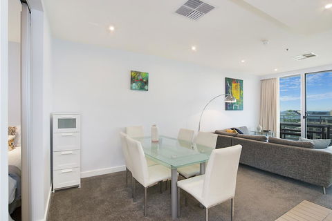 Beachside Luxury & Comfort, Ocean Views In Glenelg - South Australia Travel 11