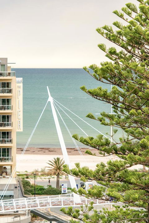 Beachside Luxury & Comfort, Ocean Views In Glenelg - South Australia Travel 0