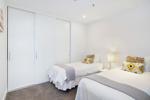 Beachside Luxury & Comfort, Ocean Views In Glenelg - South Australia Travel 17