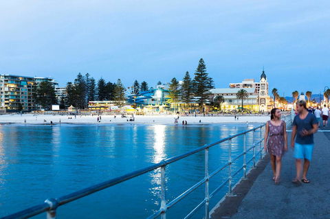 Beachside Luxury & Comfort, Ocean Views In Glenelg - South Australia Travel 33