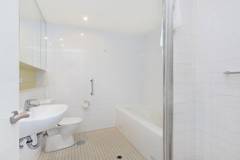 Beachside Luxury & Comfort, Ocean Views In Glenelg - South Australia Travel 19