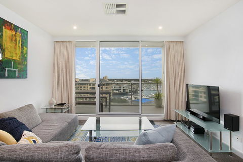 Beachside Luxury & Comfort, Ocean Views In Glenelg - South Australia Travel 8