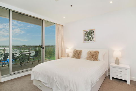 Beachside Luxury & Comfort, Ocean Views In Glenelg - South Australia Travel 12