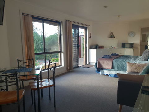 Barossa Valley Studio - South Australia Travel 13