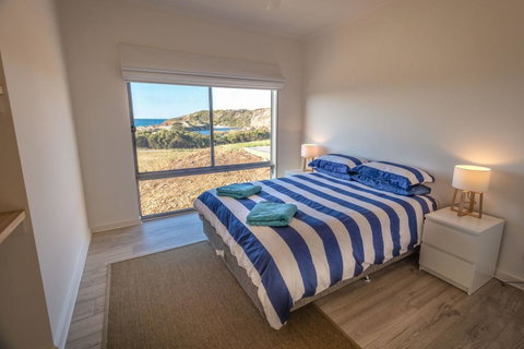 Middle River Beach House, Western House - South Australia Travel 10