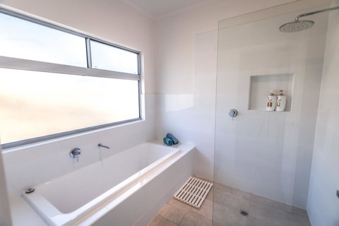 Middle River Beach House, Western House - South Australia Travel 12