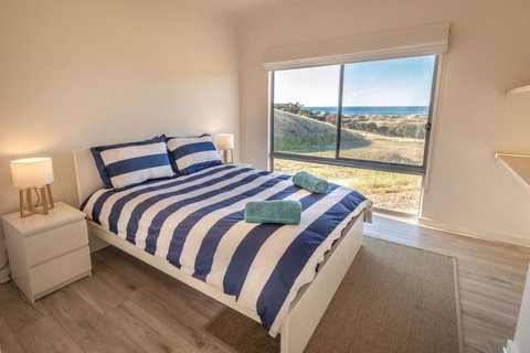 Middle River Beach House, Western House - South Australia Travel 9