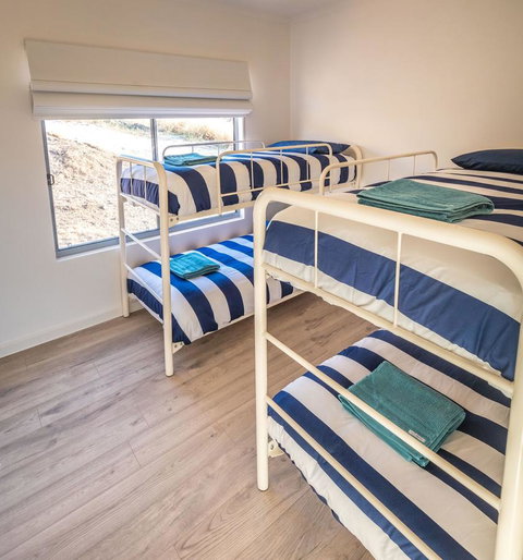 Middle River Beach House, Western House - South Australia Travel 11