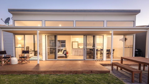 Middle River Beach House, Western House - South Australia Travel 15