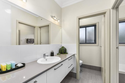 Accommodation On Lansell 2 - South Australia Travel 10