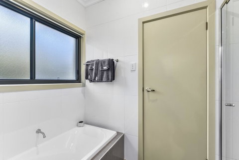 Accommodation On Lansell 2 - South Australia Travel 11
