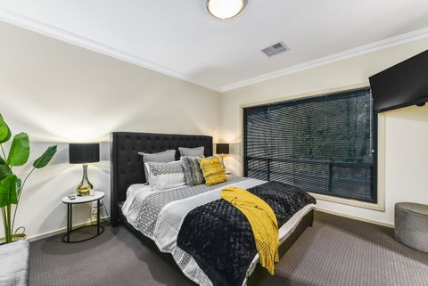 Accommodation On Lansell 2 - South Australia Travel 1