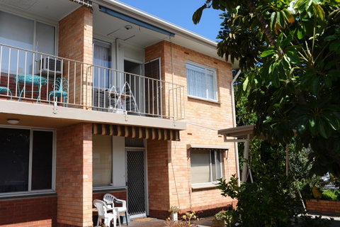 Glenelg Holiday Apartments-The Broadway - South Australia Travel 8