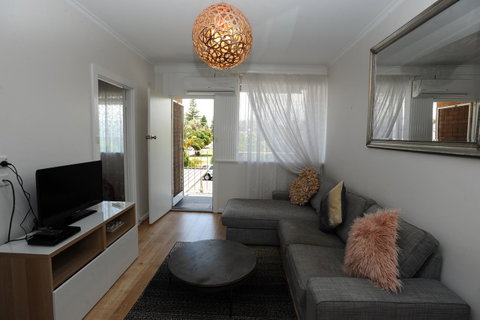 Glenelg Holiday Apartments-The Broadway - South Australia Travel 0