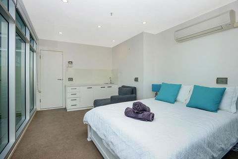 Glenelg Skyline Penthouse - South Australia Travel 12