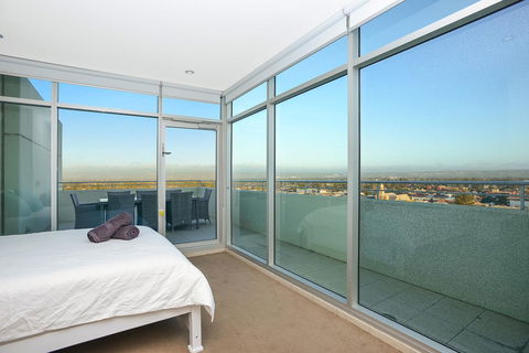 Glenelg Skyline Penthouse - South Australia Travel 13