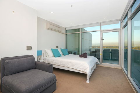 Glenelg Skyline Penthouse - South Australia Travel 36