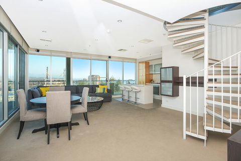 Glenelg Skyline Penthouse - South Australia Travel 40