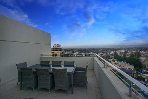 Glenelg Skyline Penthouse - South Australia Travel 11