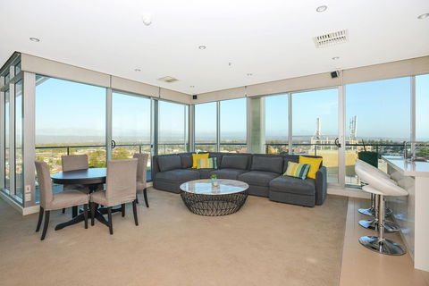 Glenelg Skyline Penthouse - South Australia Travel 8