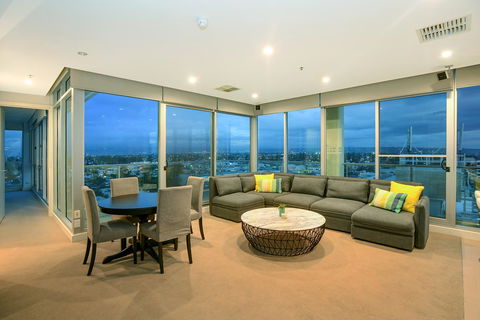 Glenelg Skyline Penthouse - South Australia Travel 4