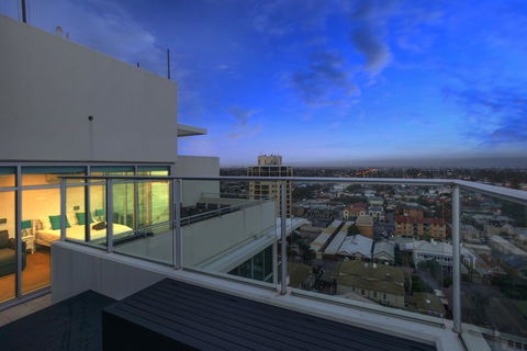 Glenelg Skyline Penthouse - South Australia Travel 10